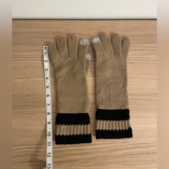 Michael Kors - Tan Tech Gloves - Picture 3 of 5